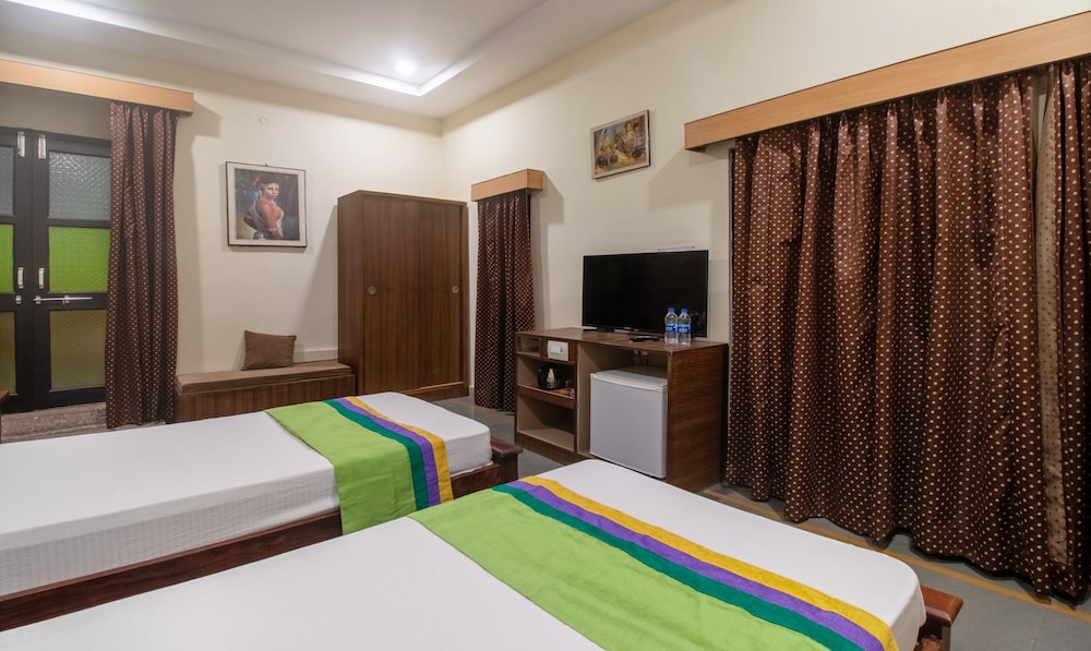 Standard Double or Twin Room - Photo 5