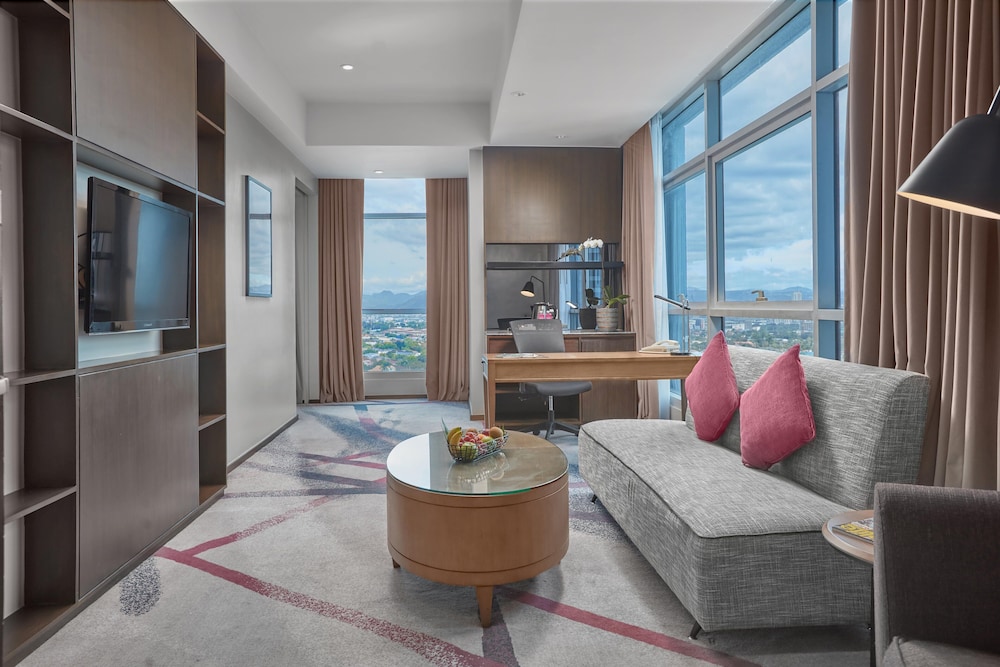 Suite, 1 Bedroom, Club Lounge Access, Corner (High Floor) photo 3
