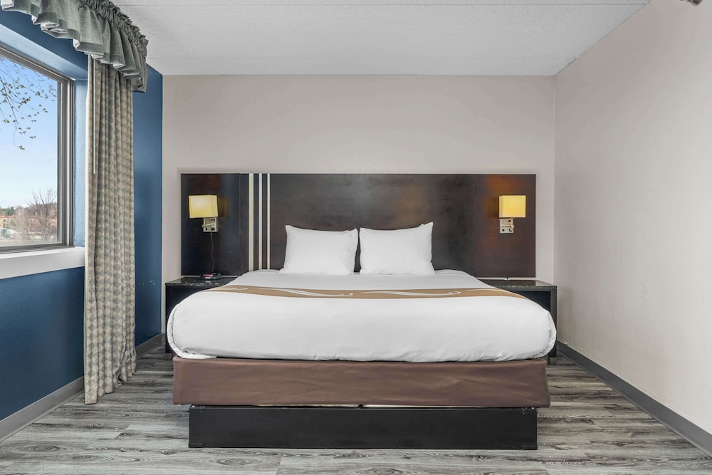 Suite, 1 King Bed With Sofa Bed, Non Smoking photo 2