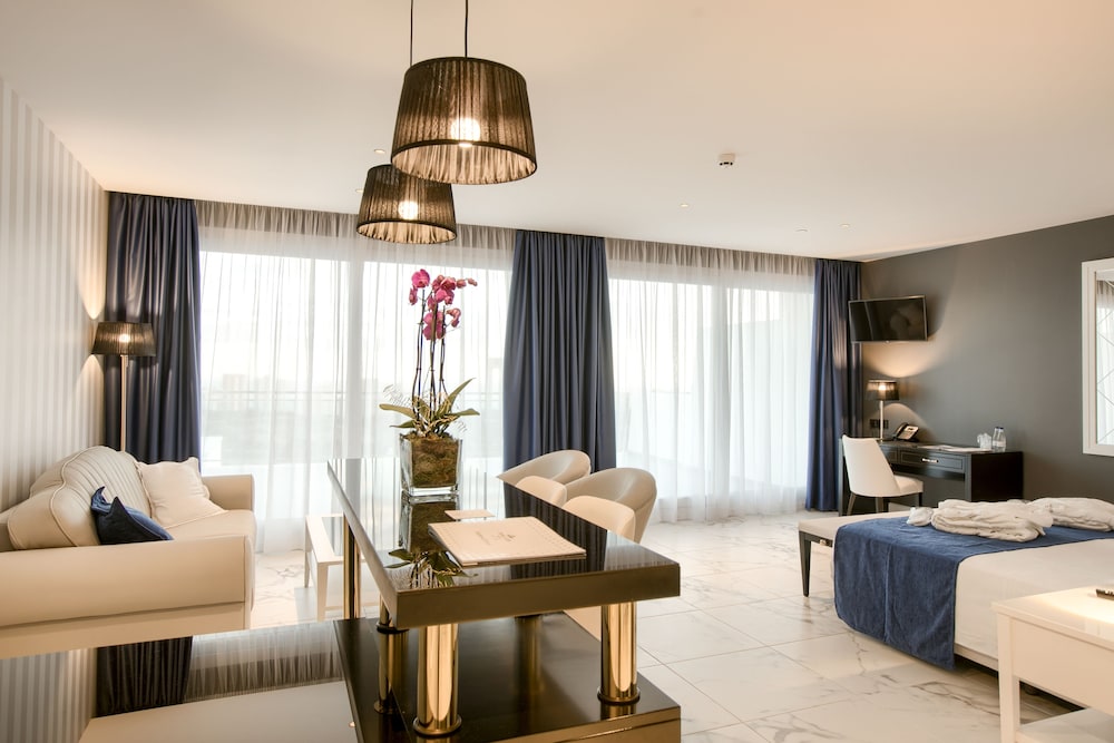Superior Quadruple Room (2+2)