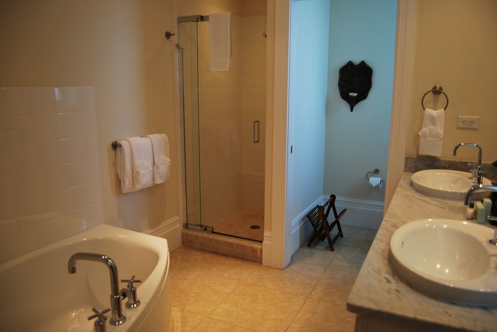 Luxury 2 Bedroom Home, Oceanview photo 3