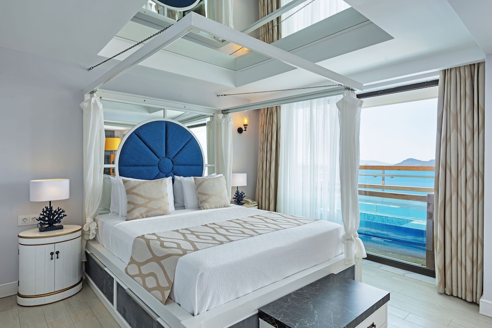 Deluxe Room, Jetted Tub, Sea View photo 3