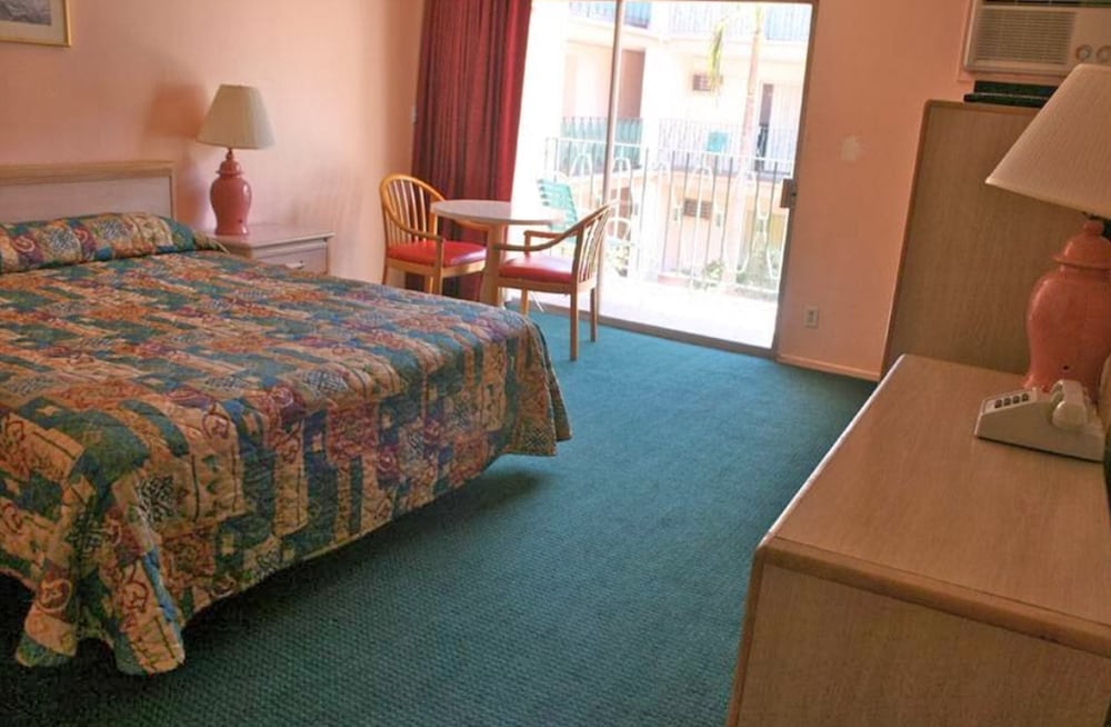 Deluxe King Room - Photo 1