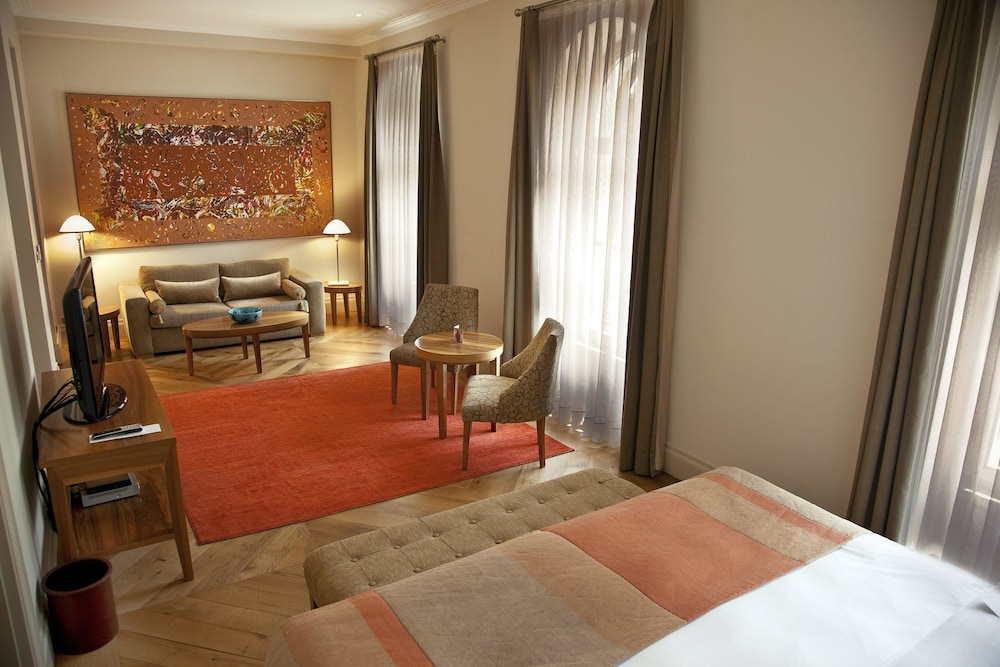 Deluxe Suite photo 2