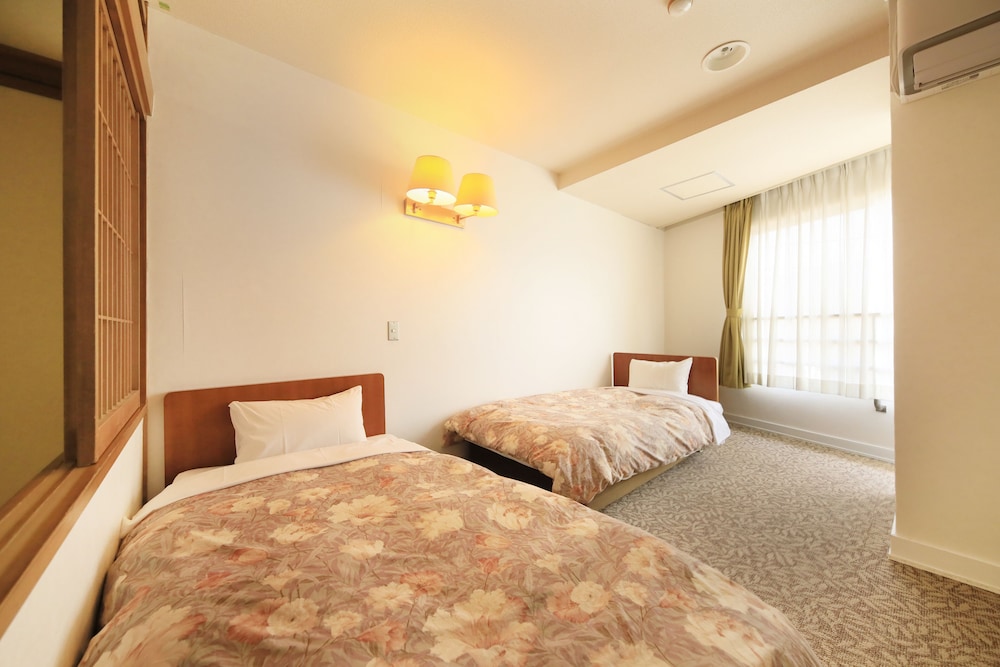 Japanese Western Twin Room, (No View) photo 3
