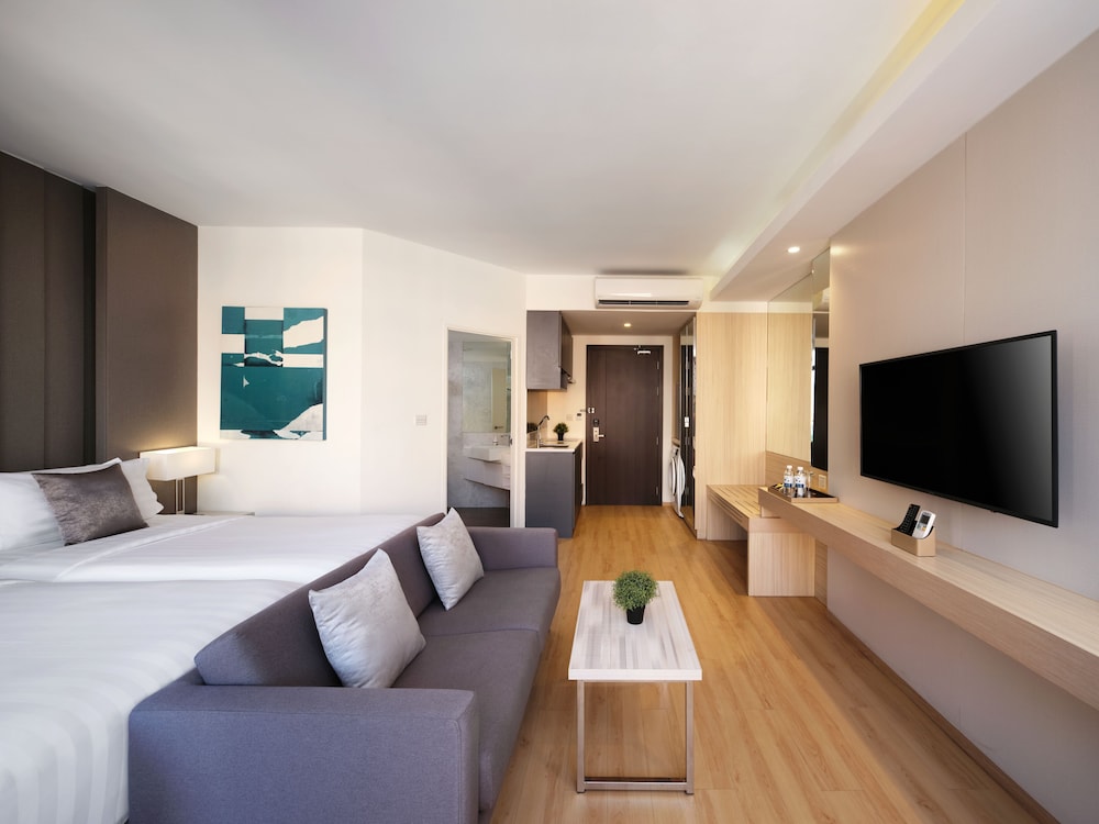 Deluxe Room - Photo 14