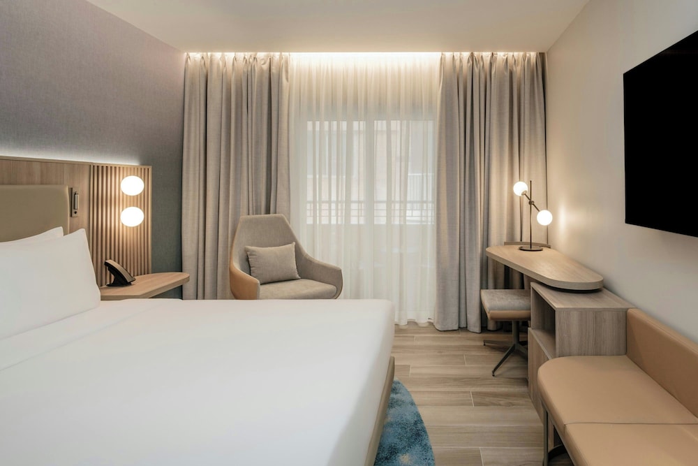 Deluxe Room, 1 King Bed (Balcony)