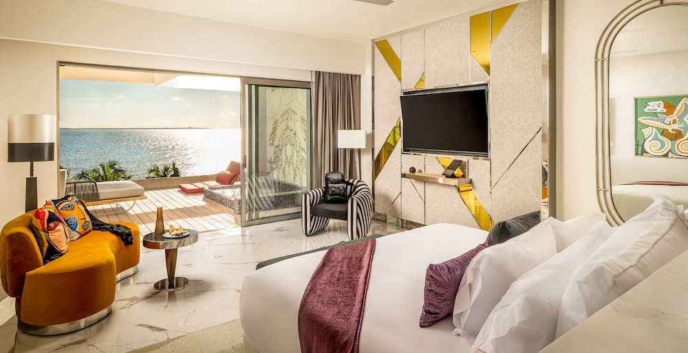 Ultra Suite 1 King Bed Ocean Front