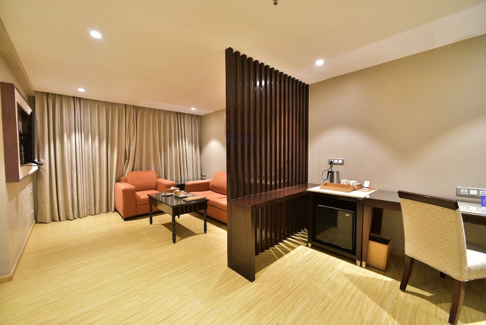 Suite, 1 Double Bed - Photo 3