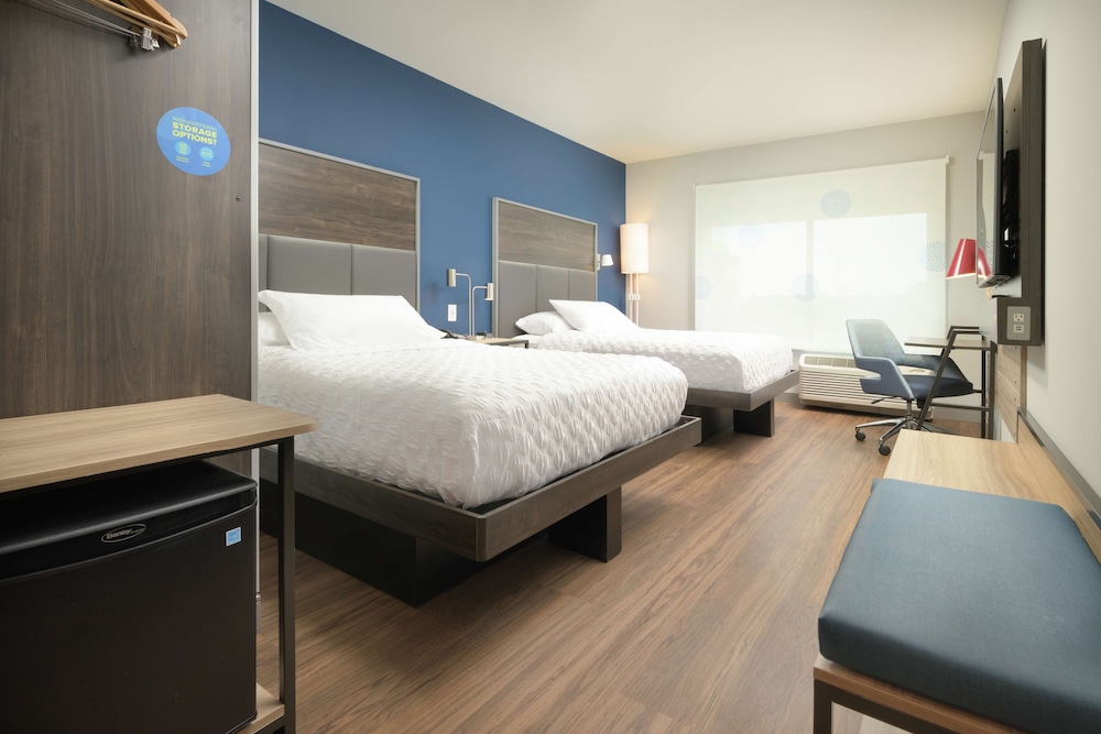 Room, 2 Queen Beds, Accessible (Hearing) - Photo 1