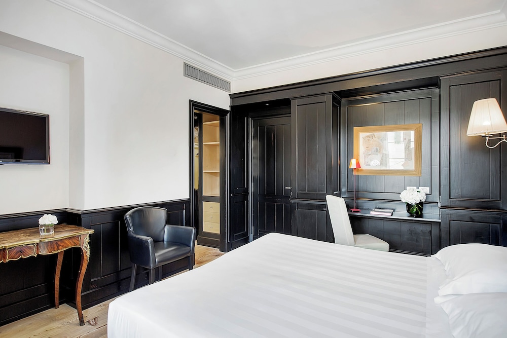 Deluxe Room - Photo 5