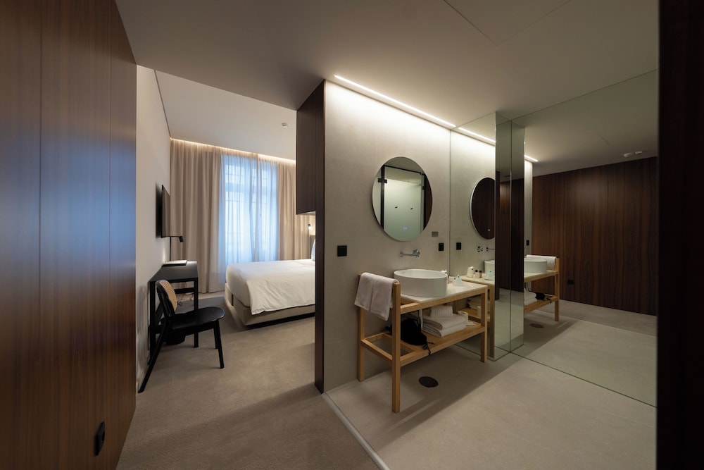Basic Double or Twin Room, 1 Bedroom (with extra-bed) - Photo 9