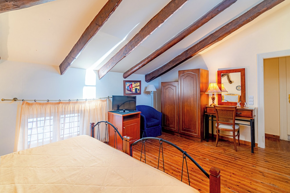 Superior Double or Twin Room, Patio, Sea View photo 3