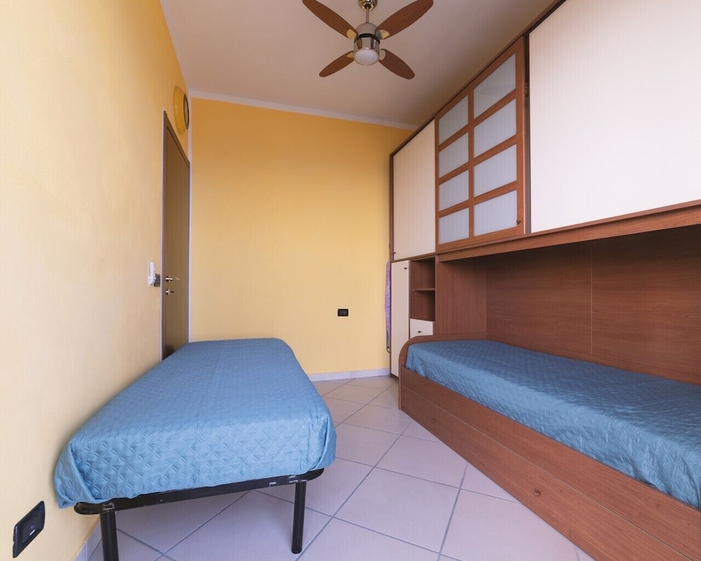 Basic Apartment photo 2