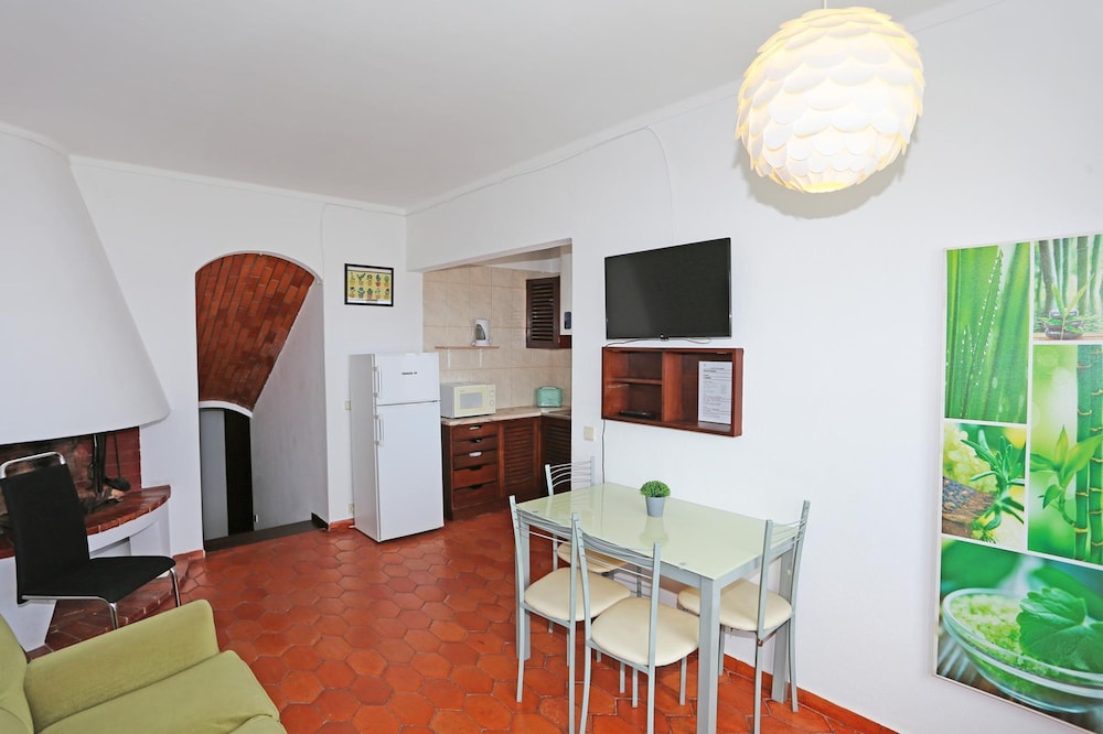 Basic Triple Room, Shared Bathroom