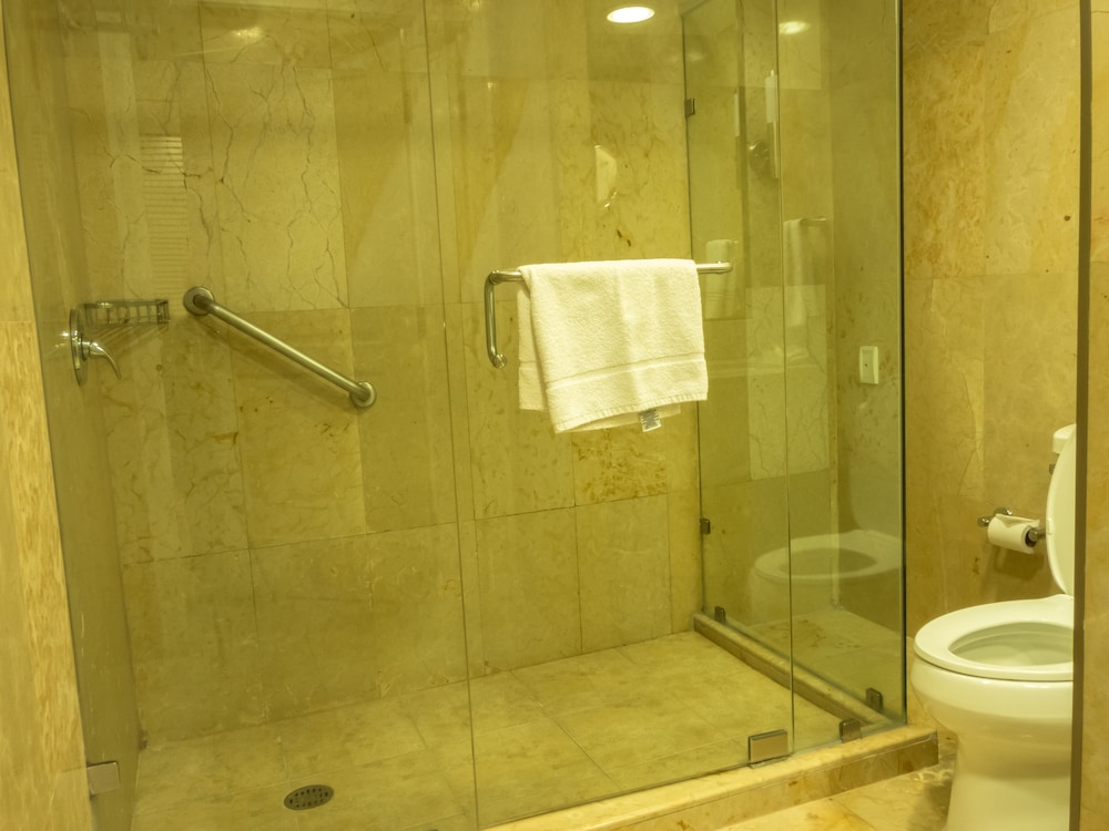 Comfort Room, 2 Queen Beds, Accessible, Bathtub - Photo 7