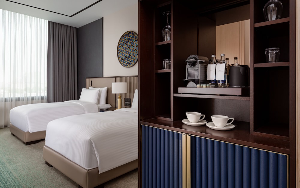 Classic Room, 2 Twin Beds, Club Lounge Access (Amir Temur Square View) - Photo 3
