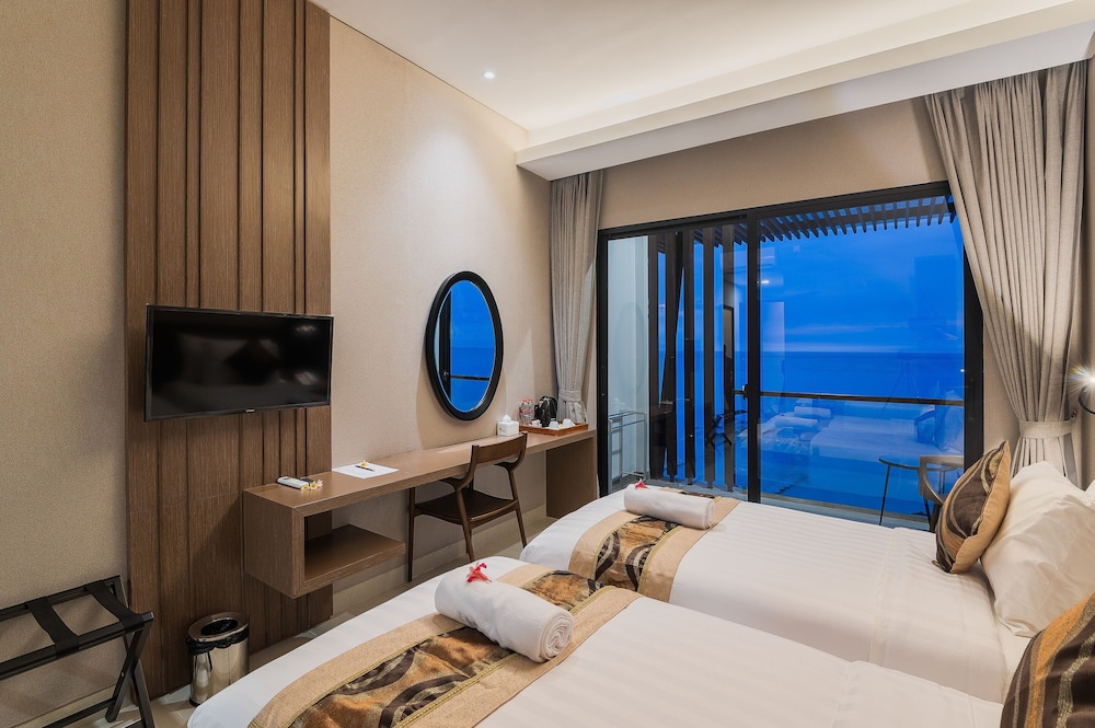 Deluxe Premium Twin With Sea View photo 2