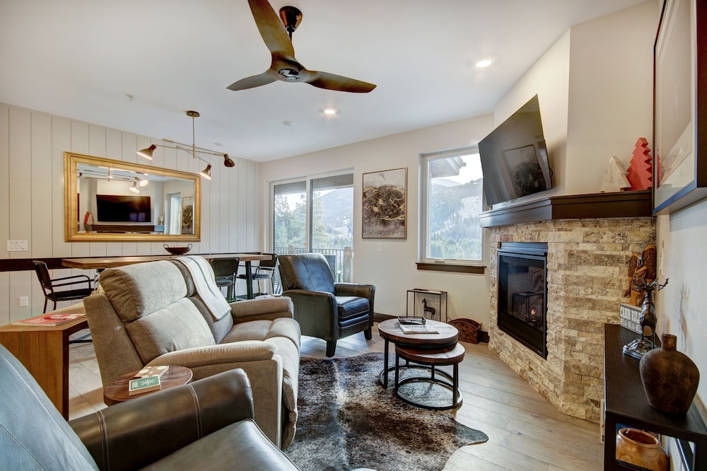 Premier Condo, 2 Bedrooms photo 1