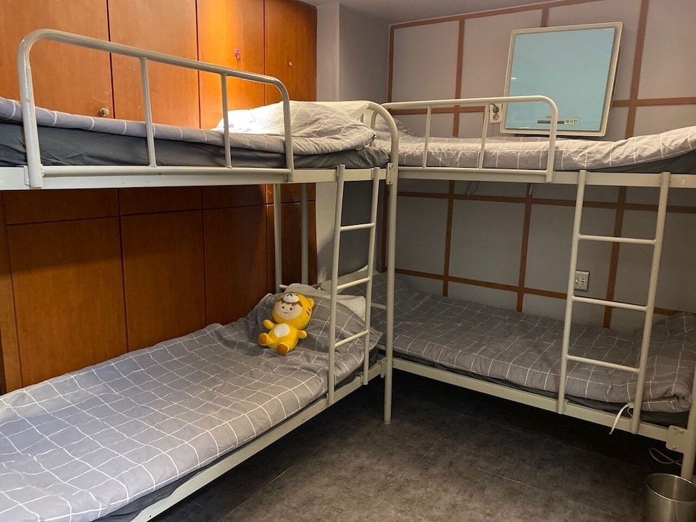 Quadruple Room - Photo 8