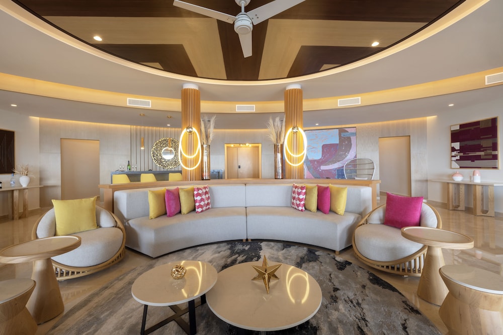 Luxury Chairman Two Bedroom Suite Ocean Front Diamond Club - Photo 15