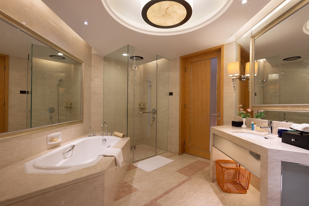 Business Suite - Photo 3