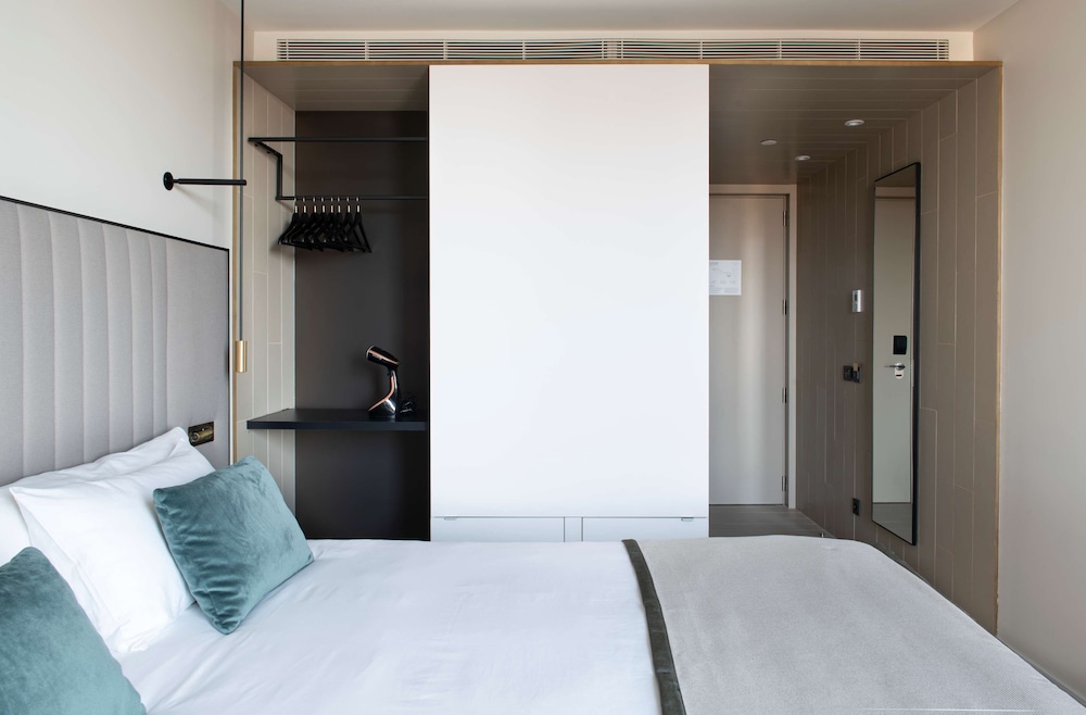 Superior Room (supplementary bed) photo 3
