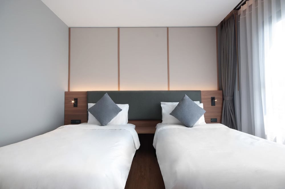 Superior Room, 2 Twin Beds, Non Smoking, City View photo 3