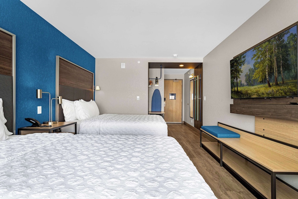 Room, 2 Queen Beds, Accessible, Bathtub (Mobility & Hearing) photo 1