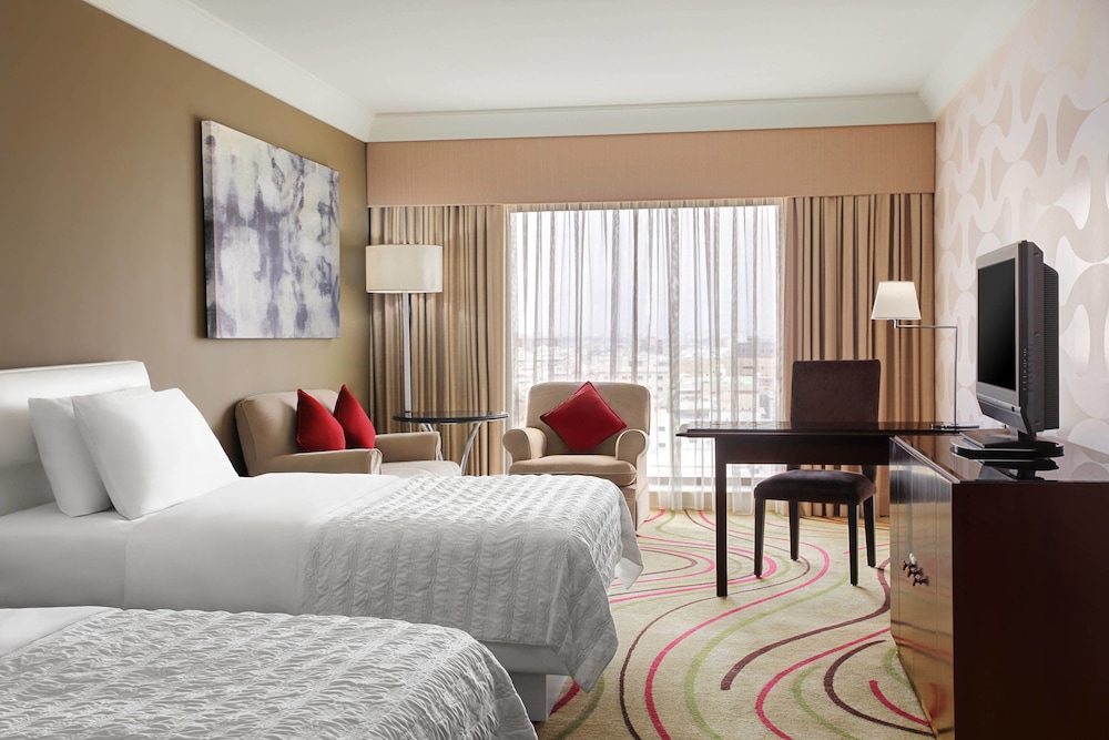 Club Room, 2 Twin Beds, City View