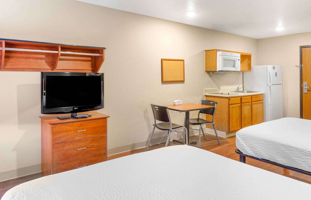 Standard Studio, 2 Double Beds, Non Smoking, Refrigerator & Microwave photo 3