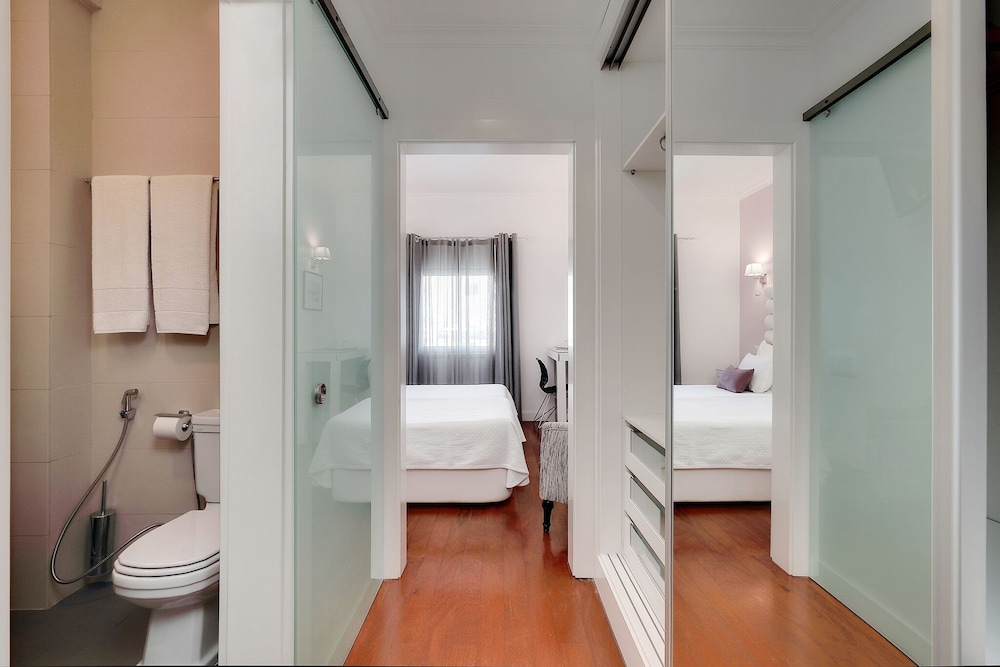 Twin Room, Street View (either basement or ground floor) photo 1