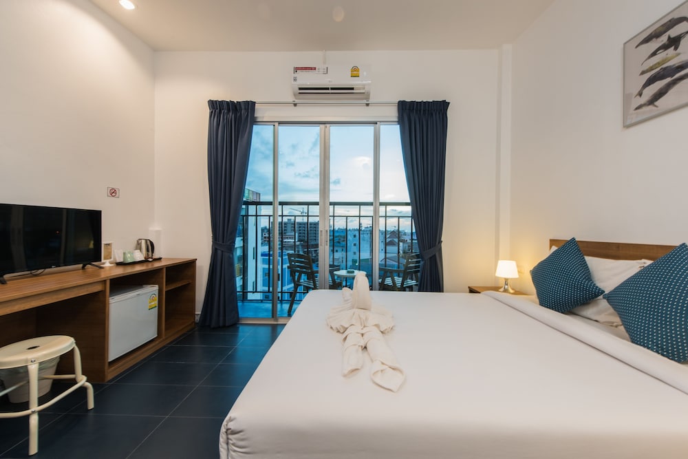 Deluxe Double Room, 1 Queen Bed, Smoking, Sea View