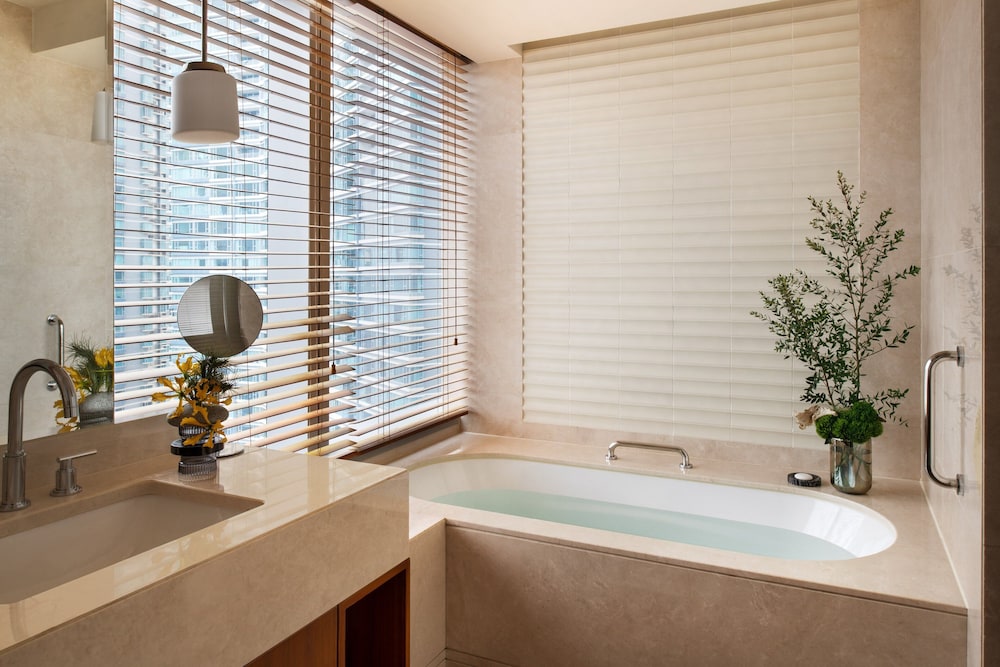 Deluxe Room, 1 King Bed (Tower View) - Photo 2