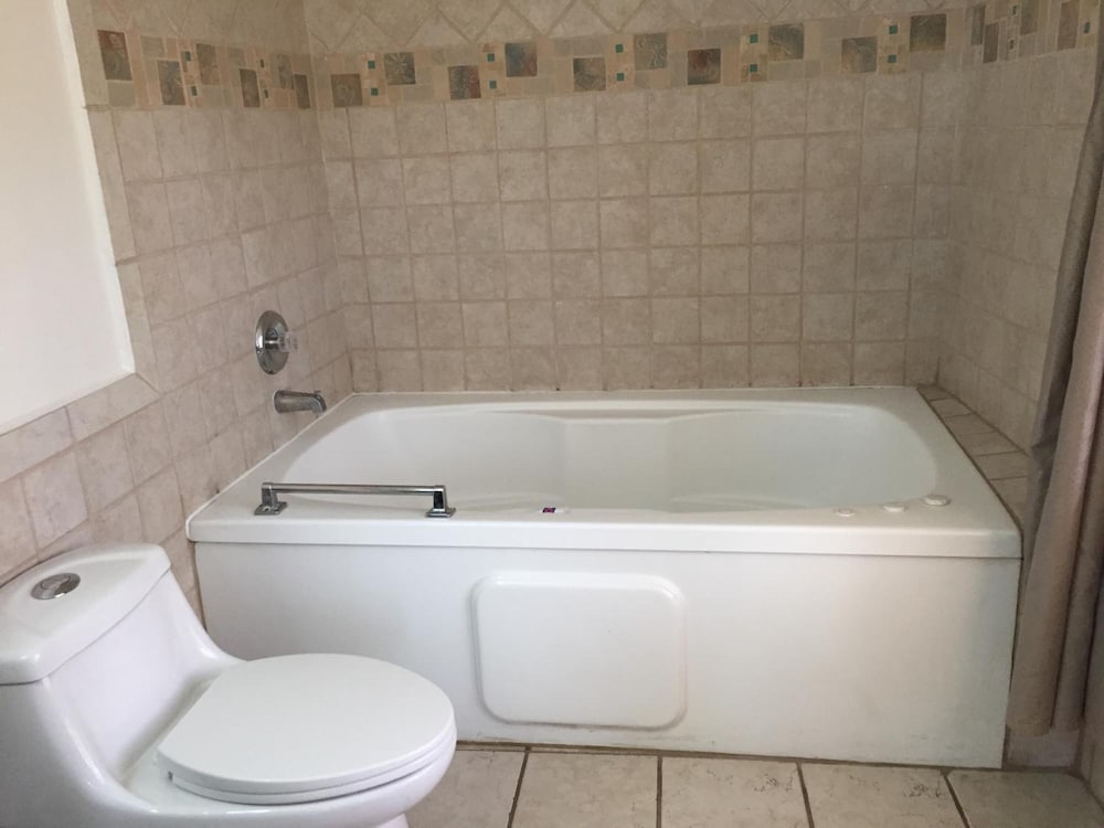 Deluxe Room, Multiple Beds, Non Smoking, Refrigerator & Microwave - Photo 12
