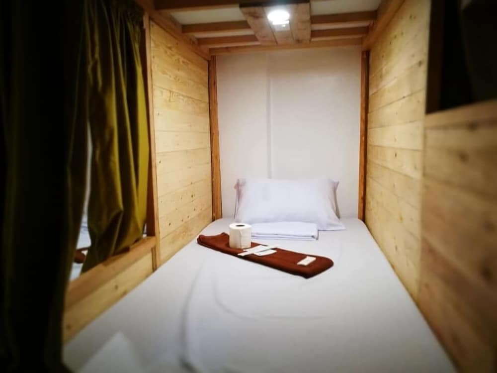 Semi Private Curtained Capsule photo 3