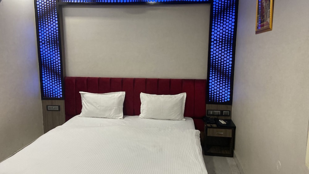 Semi Deluxe Room photo 2
