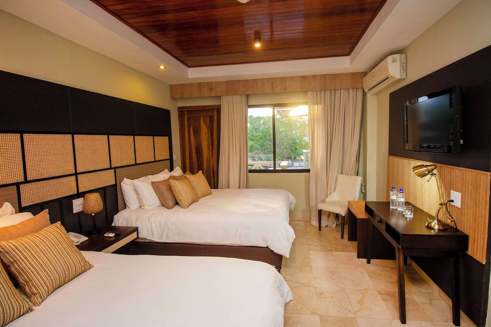 Standard Room, 2 Queen Beds, Non Smoking - Photo 5