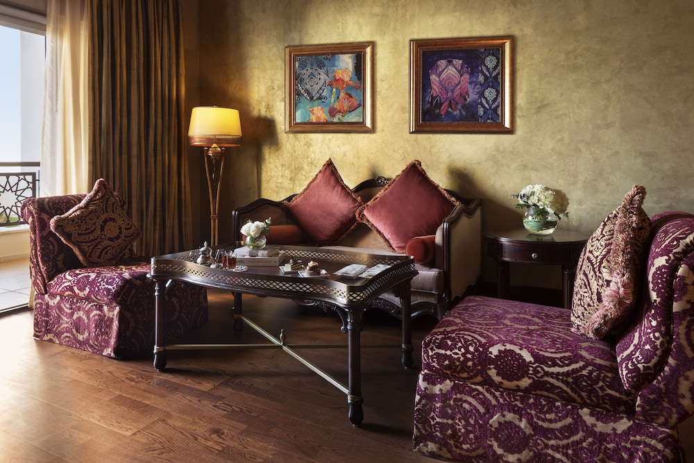 Imperial Two Bedroom Suite, Club Lounge access/benefits, afternoon tea, luxury spa facilities thumbnail 6