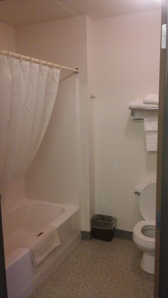 Standard Room, 2 Queen Beds, Non Smoking - Photo 2