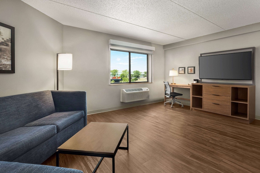 Luxury Suite, Multiple Beds, Non Smoking - Photo 3