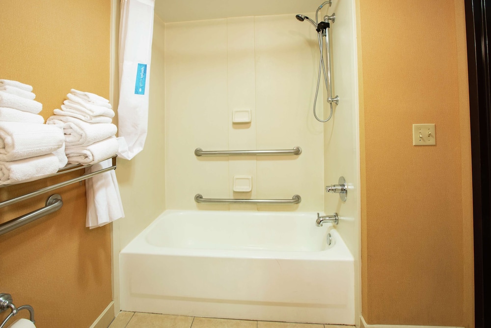 Room, 2 Double Beds, Accessible - Photo 2