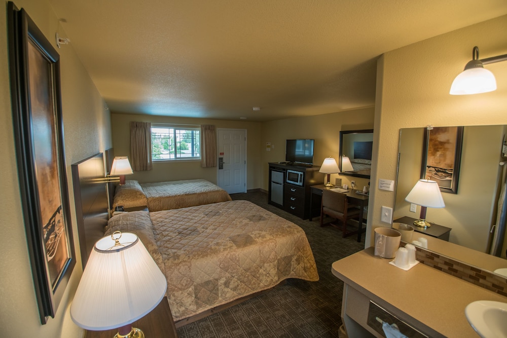 Room, Double Queen Deluxe , No Pets