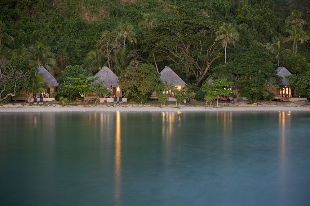 Deluxe Beachfront Bure