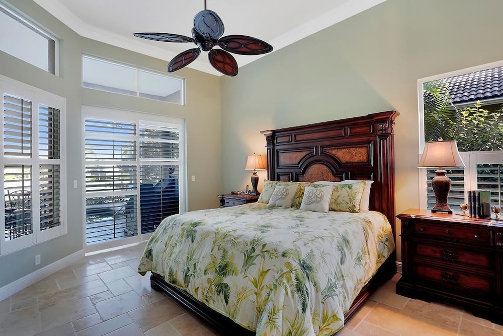 Luxury House, 5 Bedrooms, Sea View, Sea Facing