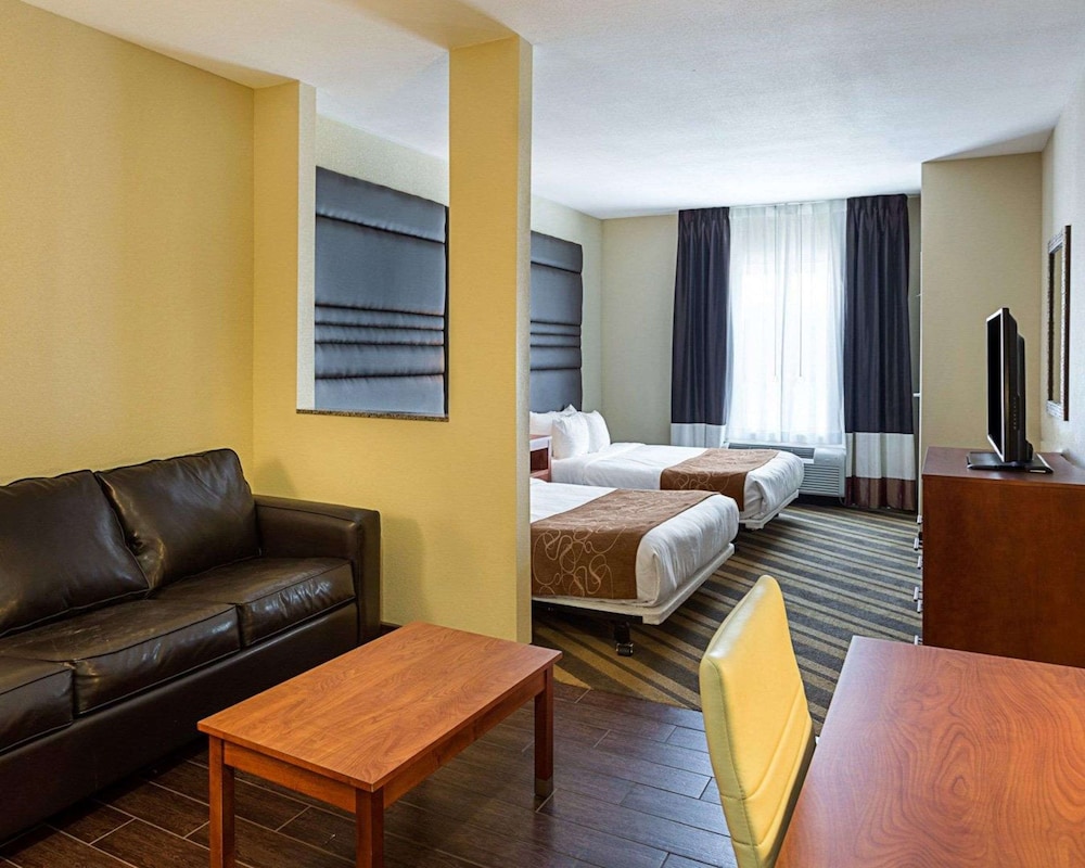 Suite, Multiple Beds, Accessible, Non Smoking photo 1