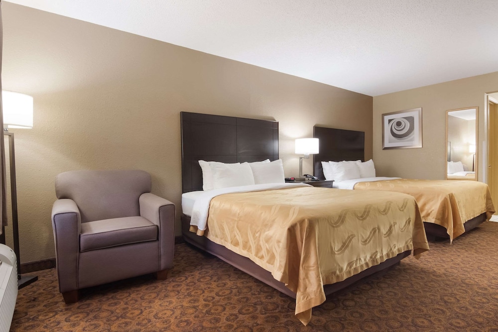Suite, 2 Queen Beds, Smoking photo 1