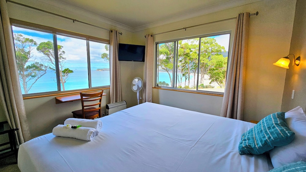Superior Queen Room with Ocean View
