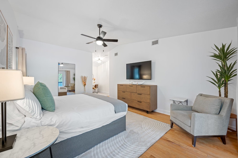 House (Multiple Bedrooms)