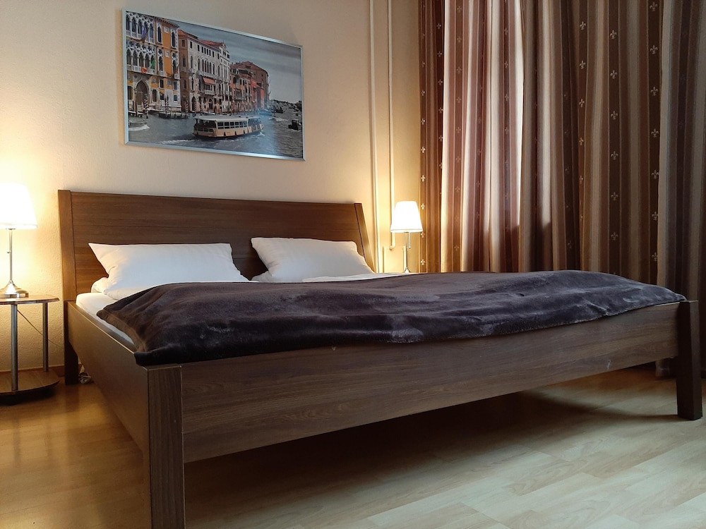 Triple Room, Private Bathroom, Courtyard View (Dreibettzimmer) photo 2